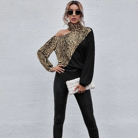 🎉BACK IN STOCK🎉 NWOT 🐆Leopard Print High Neck Color-block Top🐆 - Picture 2 of 6